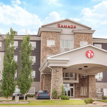 Hotel Ramada By Wyndham Camrose Esterno foto