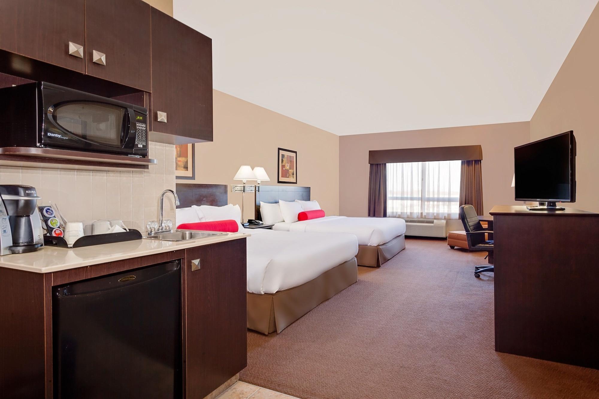 Hotel Ramada By Wyndham Camrose Esterno foto